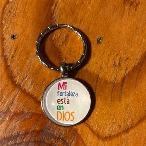 Inspirational Keychain with Spanish Quote